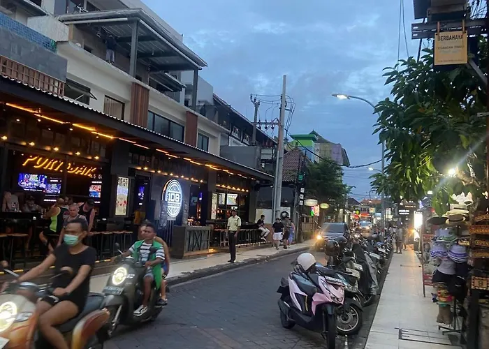 Hotel W At Kuta By Micky -1 Minutes To 3*