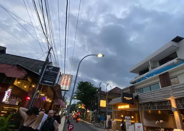 W At Kuta By Micky -1 Minutes To Legian (Bali)